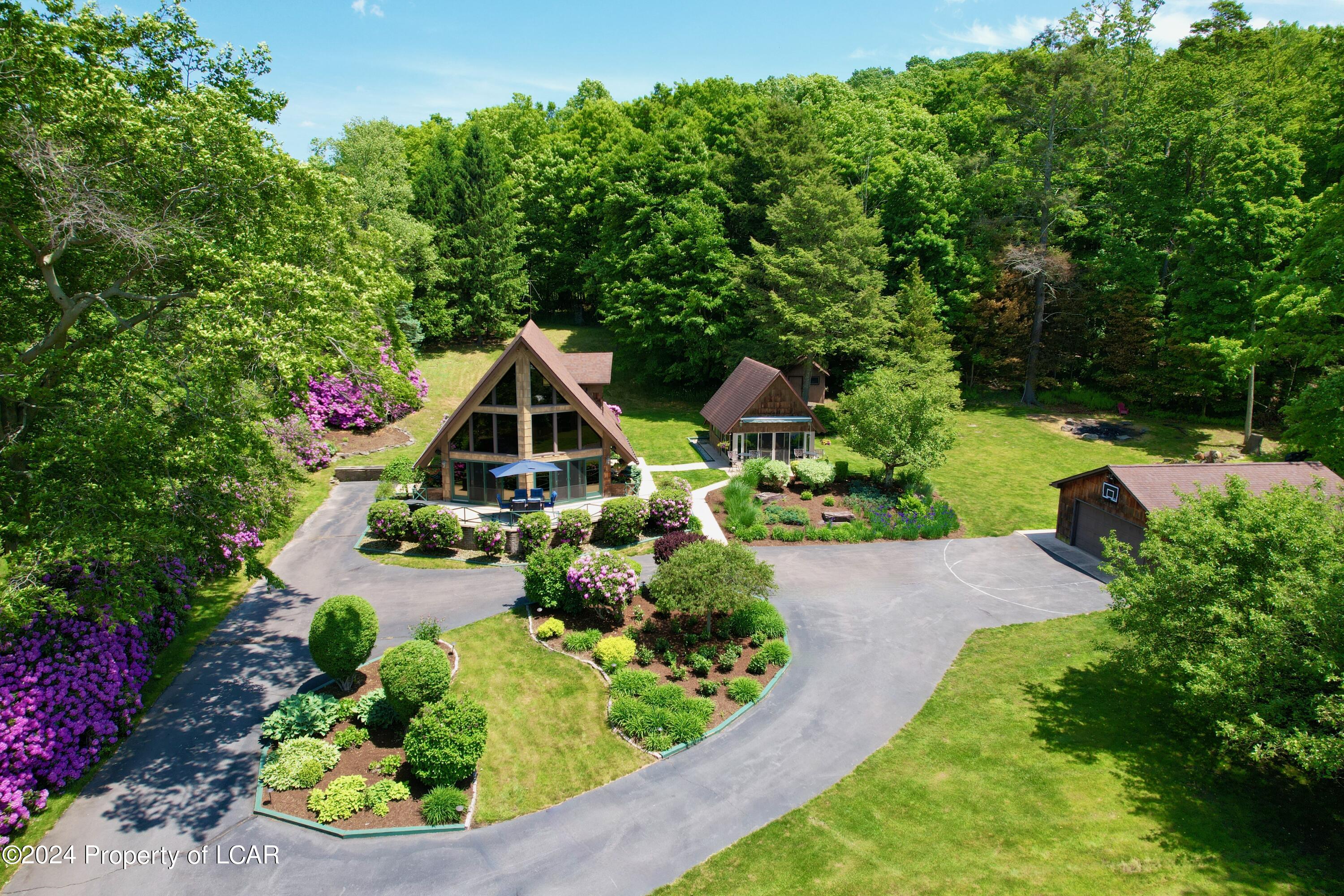Discover Your Lakeside Haven A Luxurious Retreat in Harveys Lake